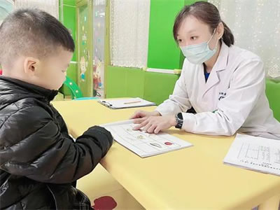 想了解孩子的語言水平，來臥龍婦幼【免費】篩查吧！