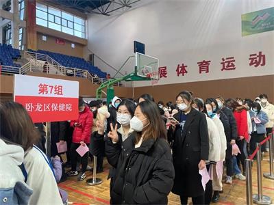 筑牢免疫屏障！臥龍婦幼入高校為師生接種新冠疫苗“加強(qiáng)針”
